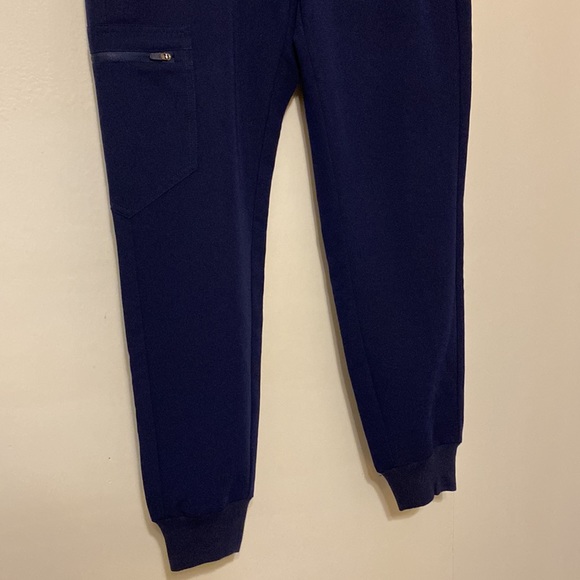 NWT FIGS Zamora Jogger Scrub Pants In Navy - Picture 4 of 11